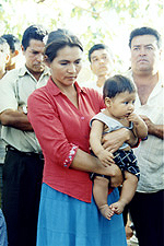 paraguay frau mit kind