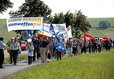 B&uuml;chel Demozug Atomwaffen Foto: Wolfgang Geissler