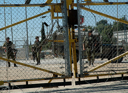 Israeli gate at Mas'Ha Foto: Justin McIntosh