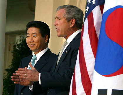 Roh Moo-hyun G.W. Bush 2003 Foto: Paul Morse