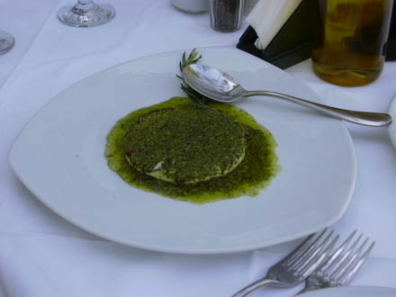 Manouri-K�se mit Basilikumsauce