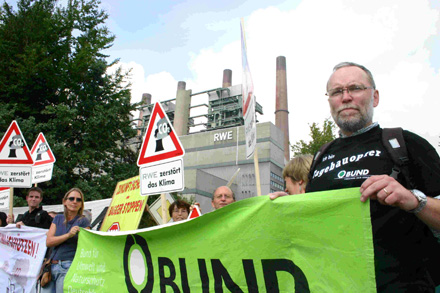 ...demonstrieren am 23. August in Neurath B�rger gegen Braunkohle