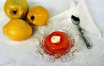 Quitten in ihrer wohl leckersten Form, gegart mit feinen Gew�rzen und mit einem Klecks Mascarpone oder Sahne serviert.