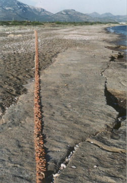 Landart in D�nenlandschaft - 'Tonspur'