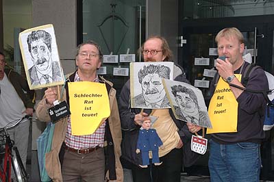 Vor der Oppenheim Bank-Filiale in der Breite Straße